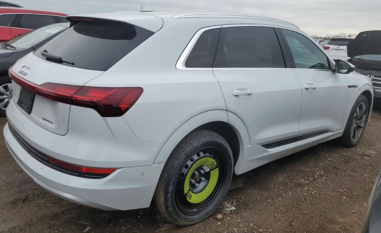 Фото - Audi E-tron #4
