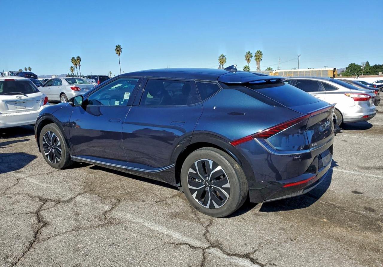 Фото - Kia EV6 #3