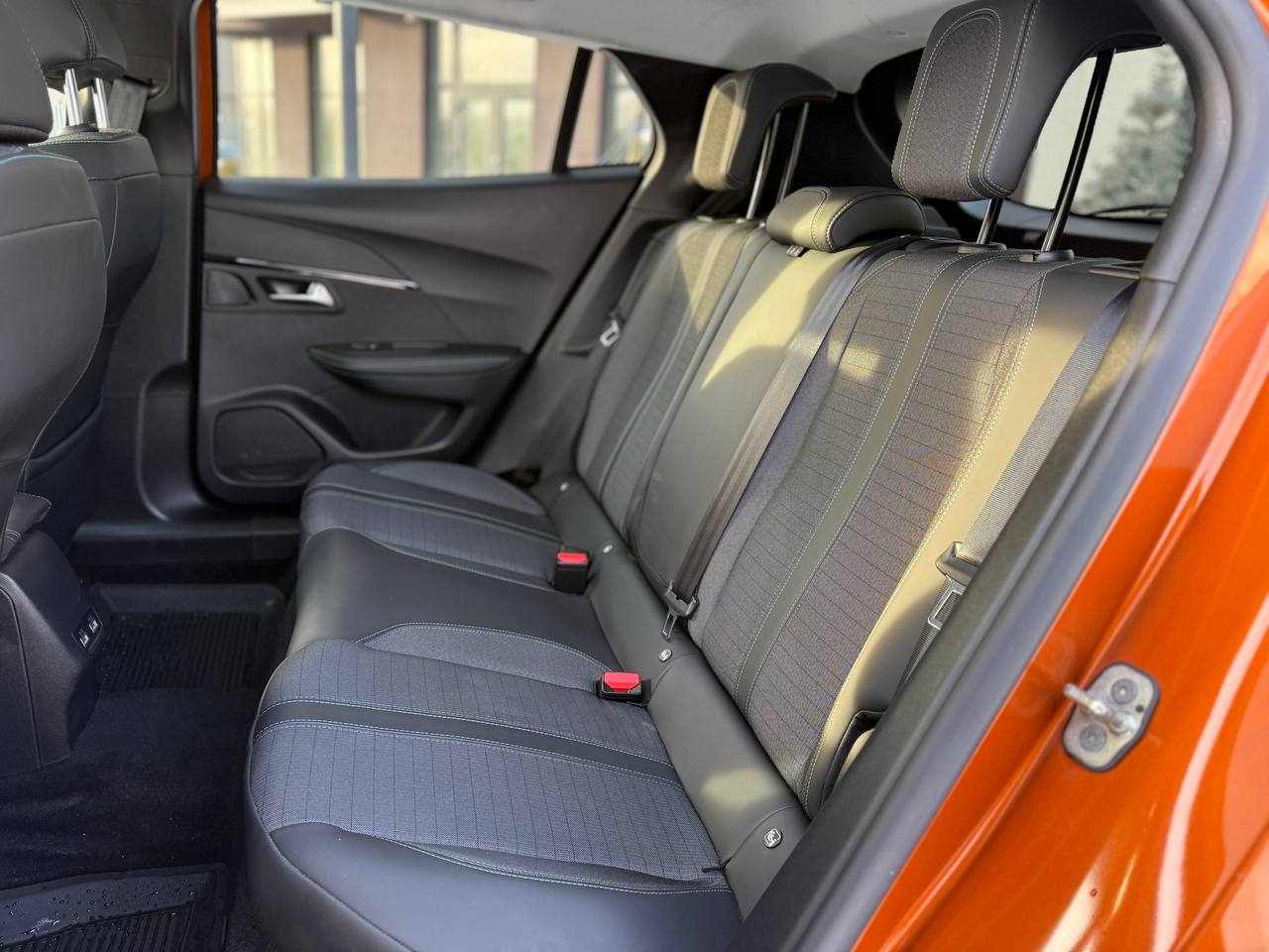 Фото - Peugeot e-2008 #8