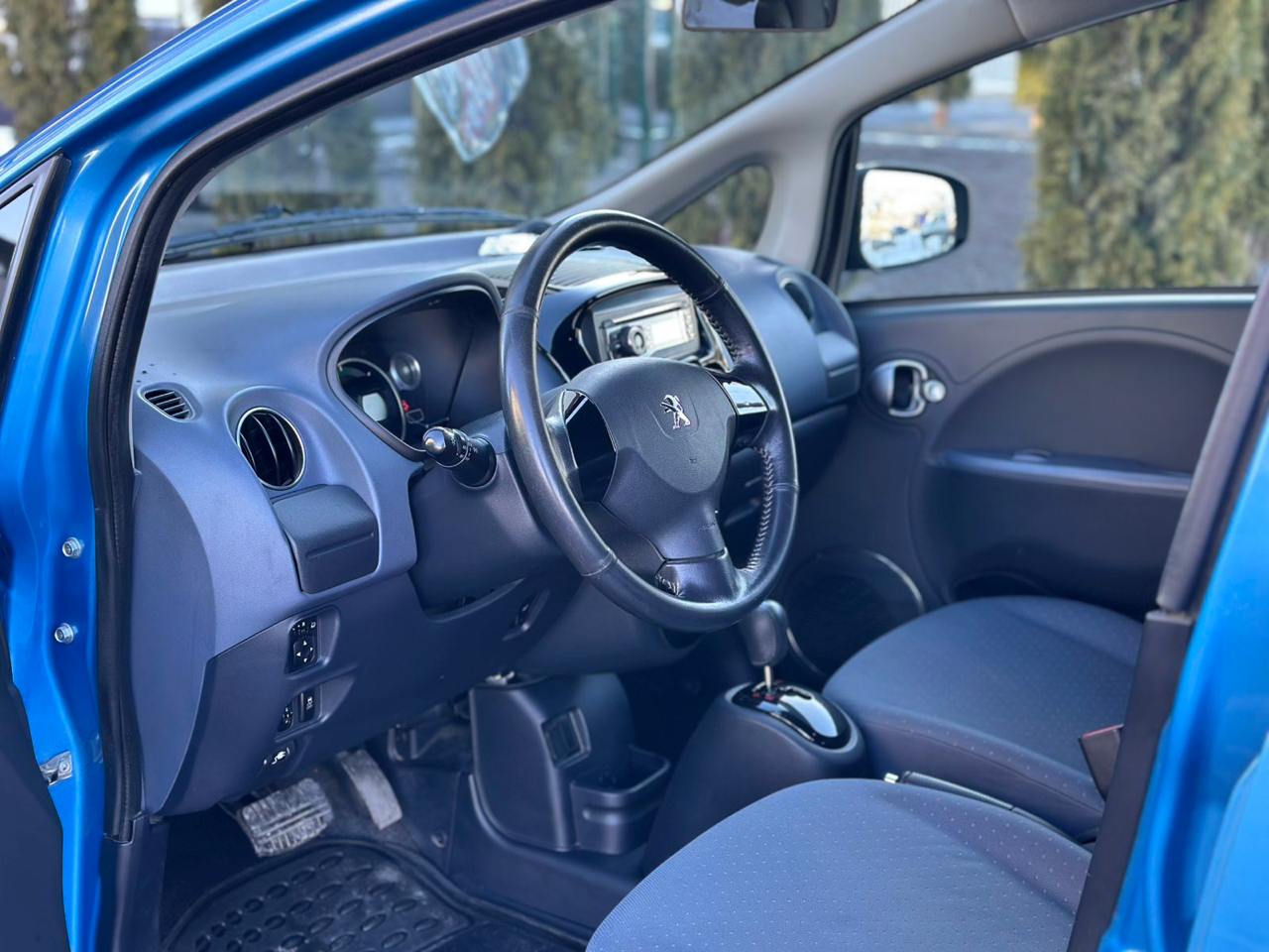 Фото - Peugeot Ion #9