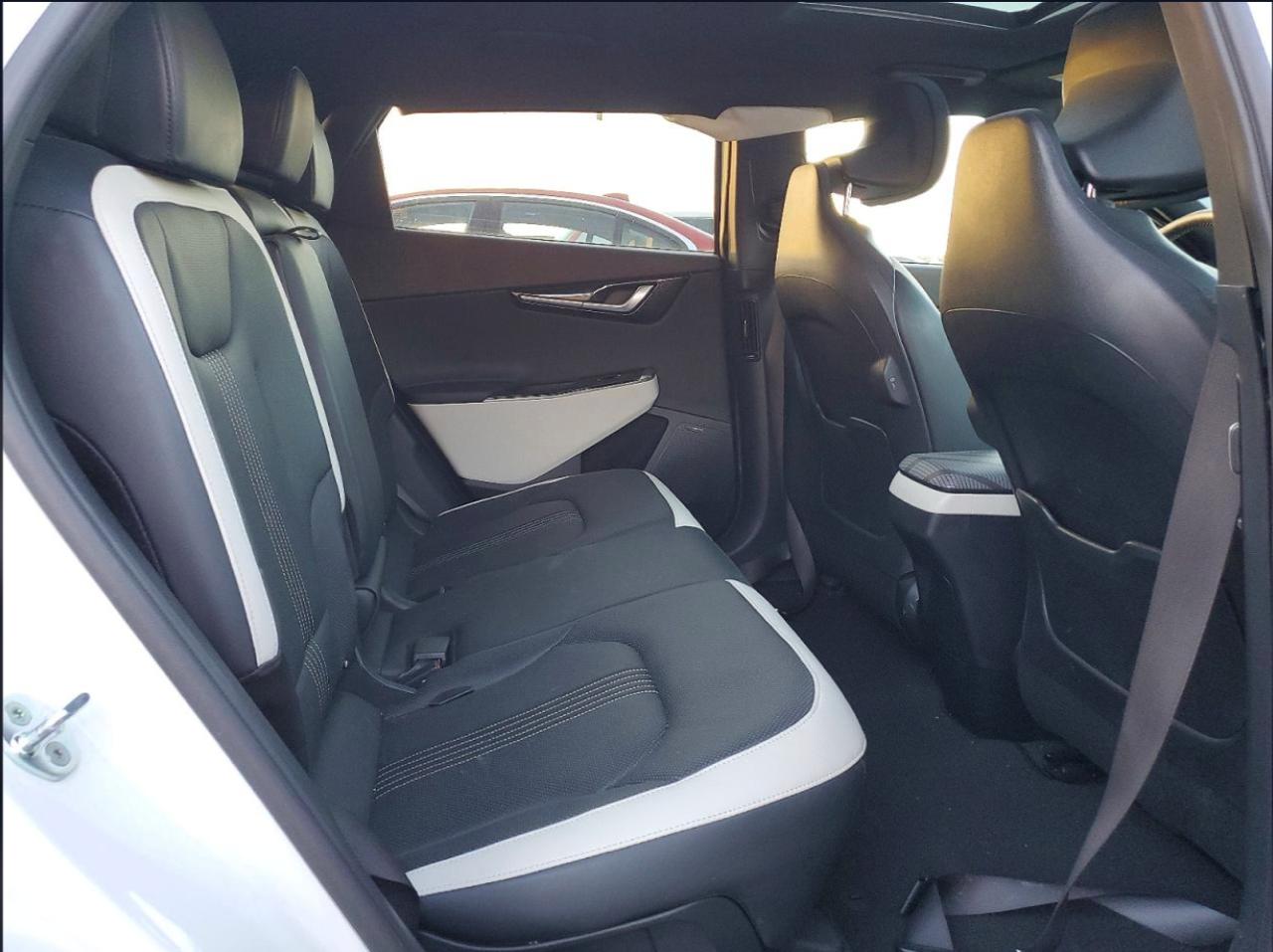 Фото - Kia EV6 #10