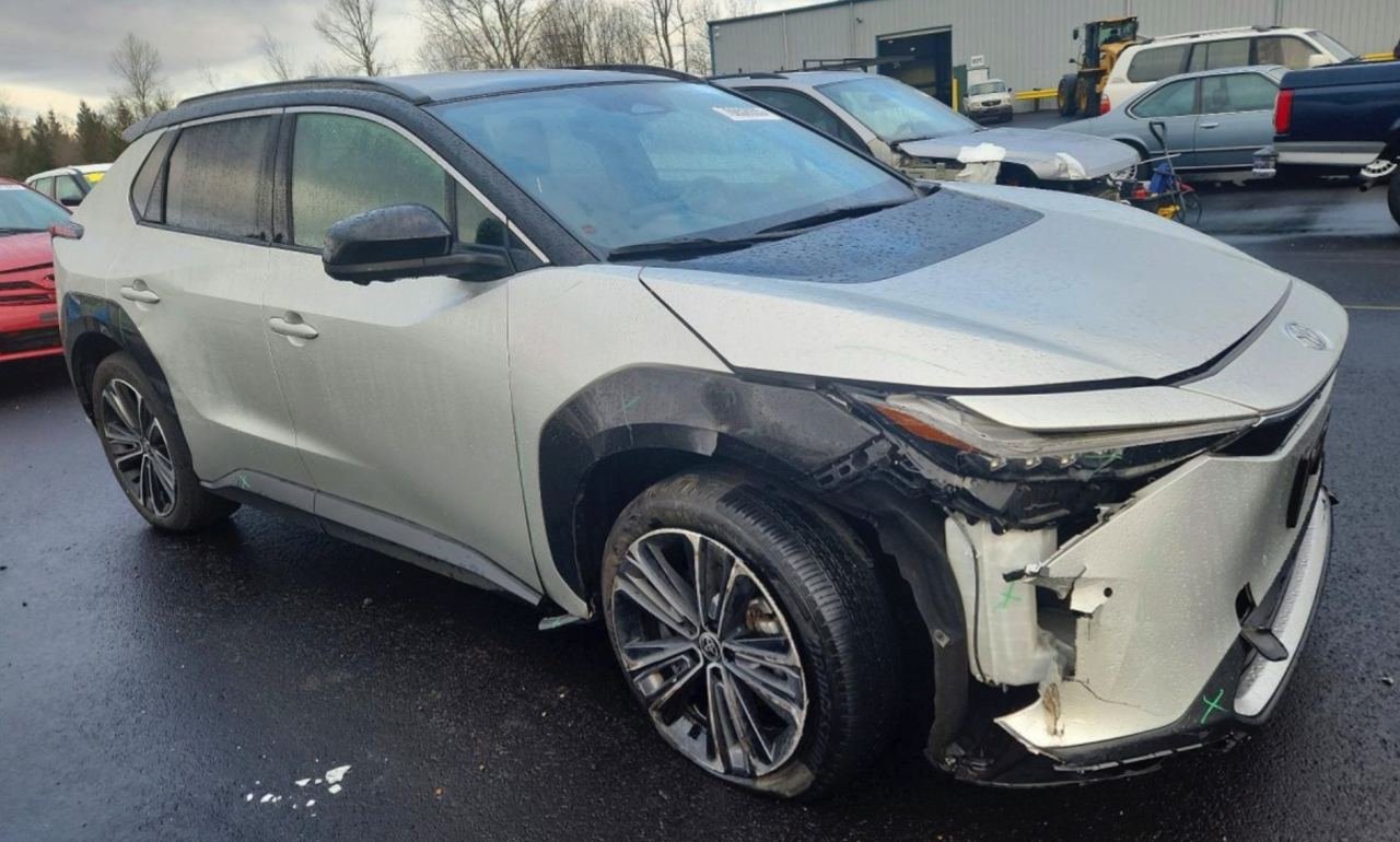 Фото - Toyota bZ4X #2