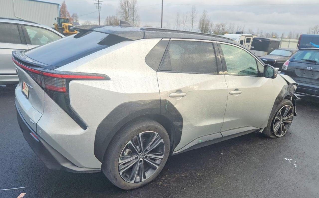 Фото - Toyota bZ4X #3