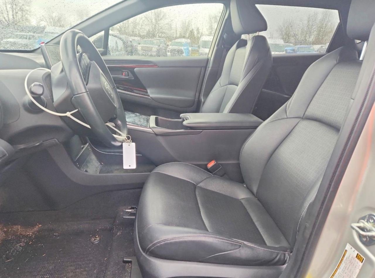 Фото - Toyota bZ4X #6