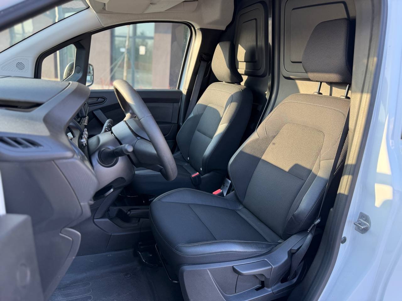 Фото - Nissan Townstar #9