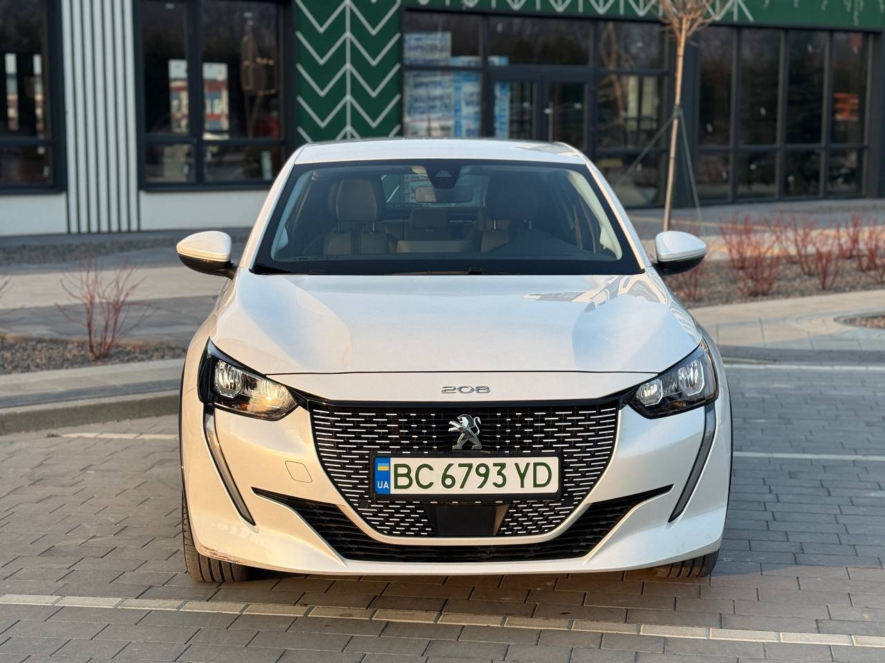 Фото - Peugeot e-208 #2