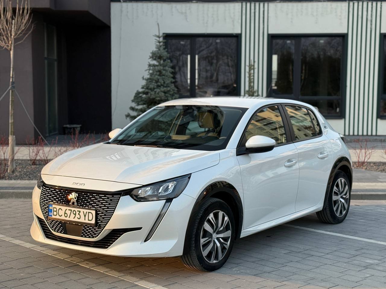 Peugeot e-208