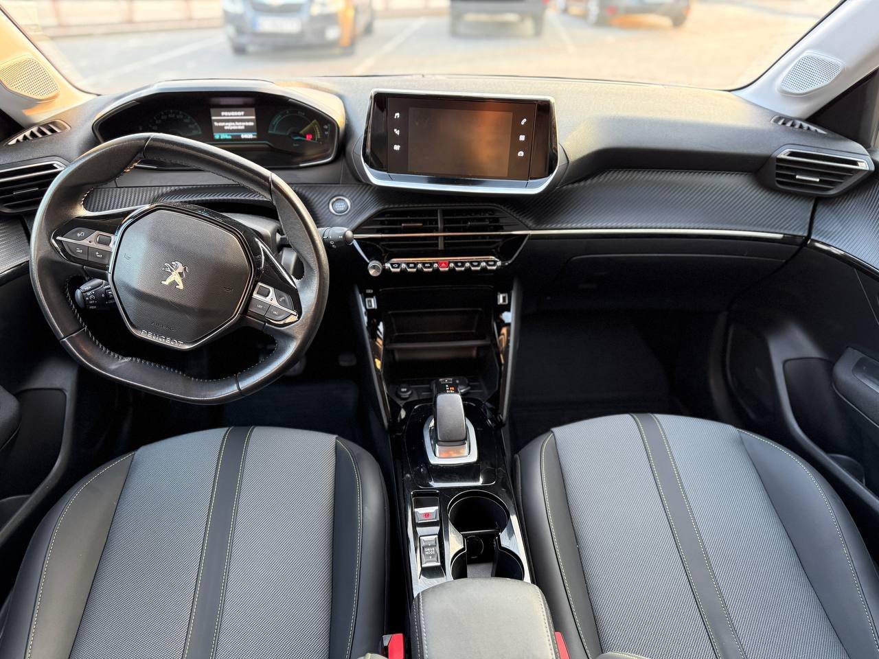 Фото - Peugeot e-208 #10