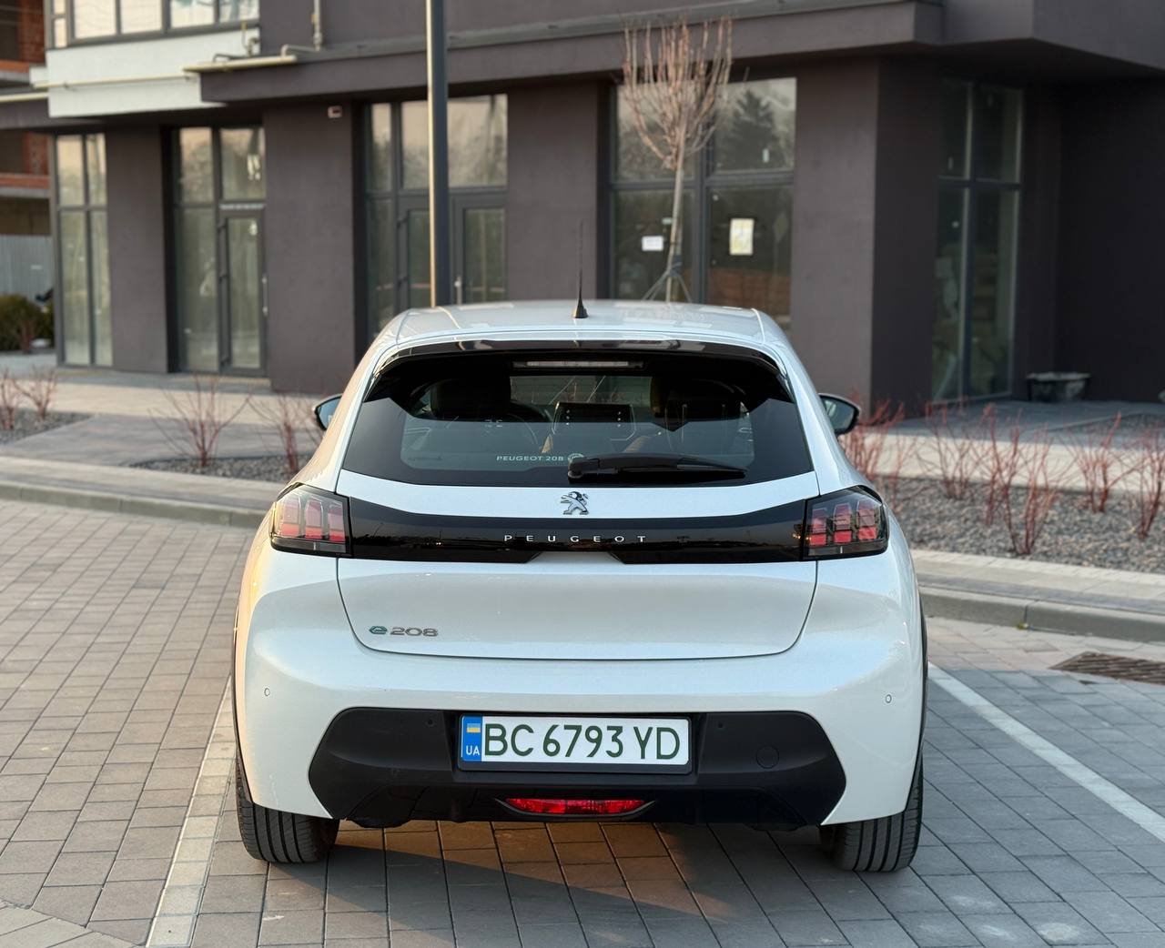 Фото - Peugeot e-208 #5