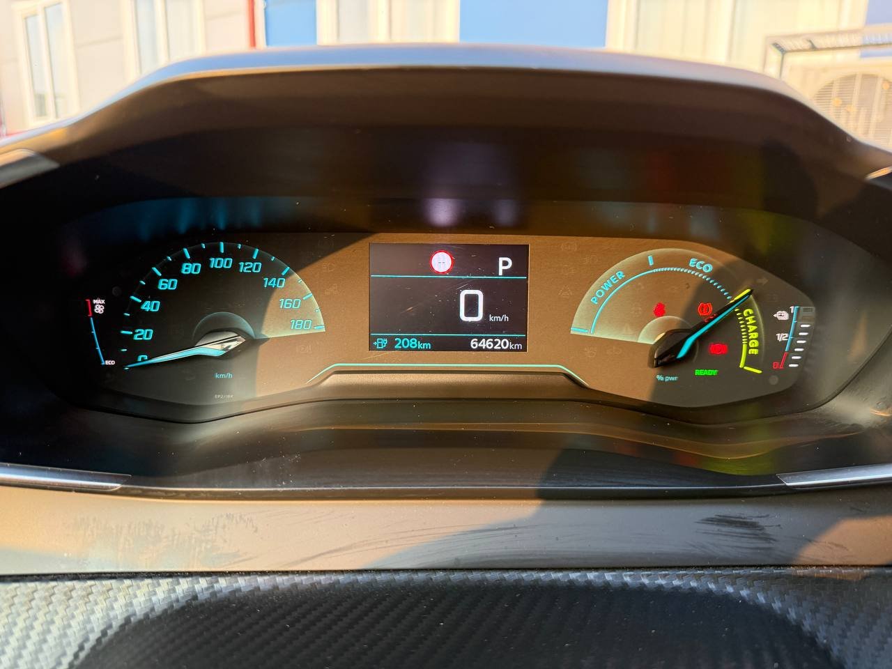 Фото - Peugeot e-208 #7