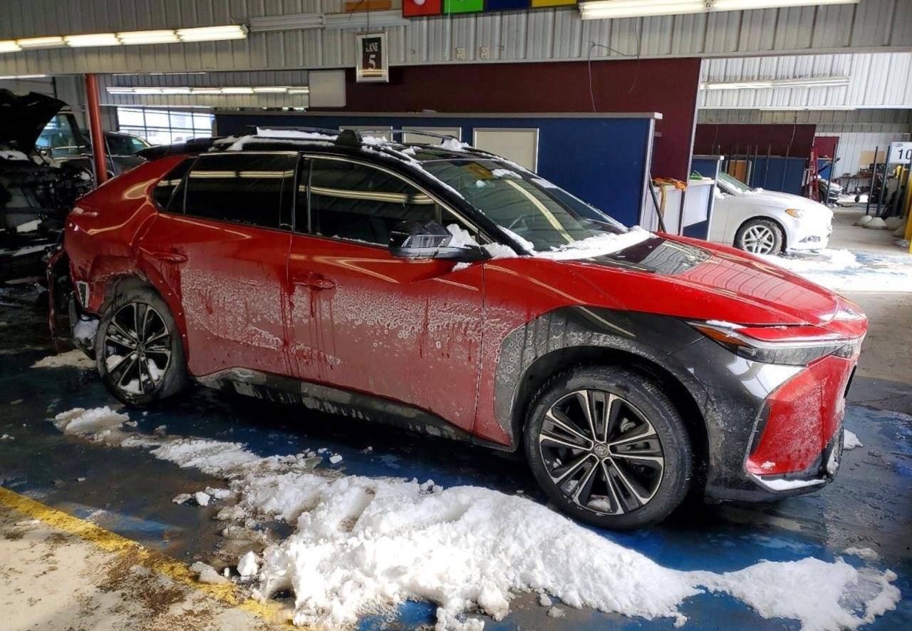 Фото - Toyota bZ4X #3