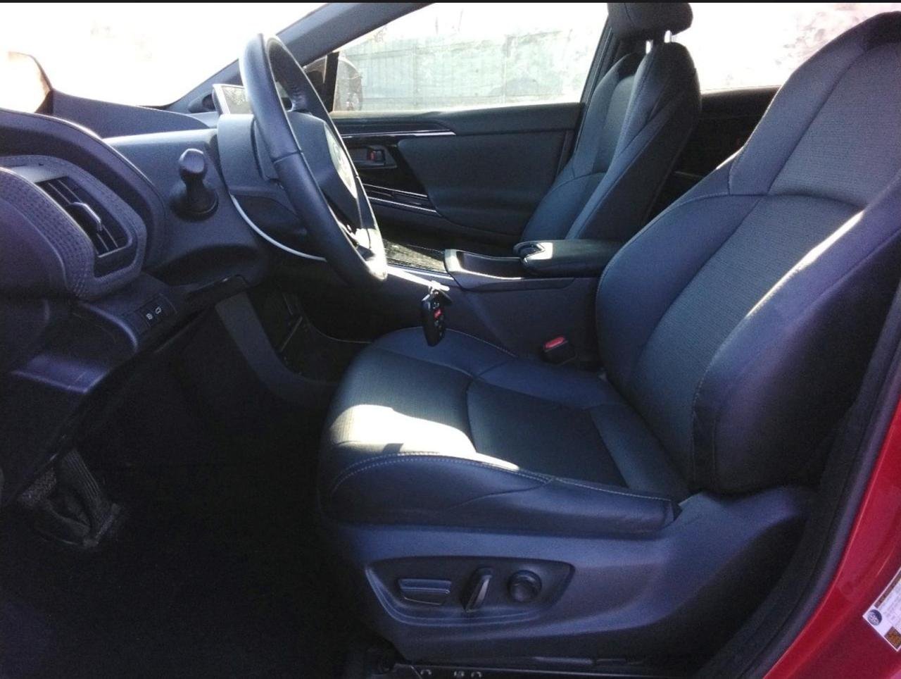 Фото - Toyota bZ4X #9