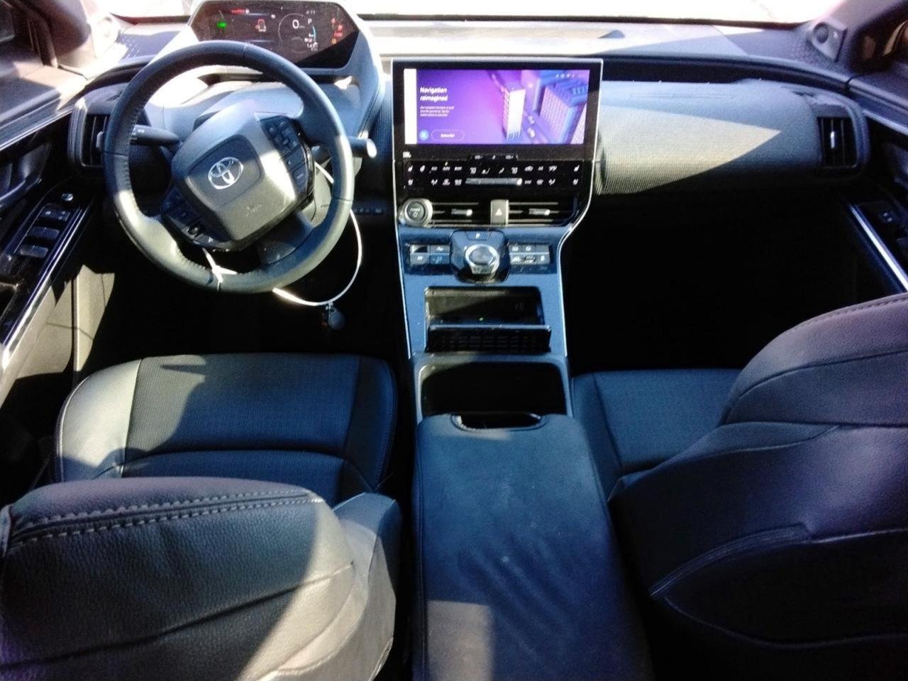 Фото - Toyota bZ4X #8