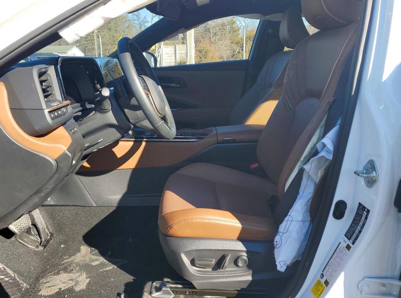 Фото - Toyota Crown Signia #9