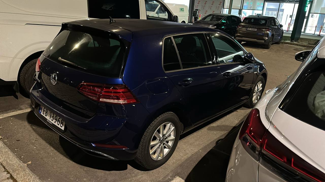 Фото - Volkswagen E-Golf #4