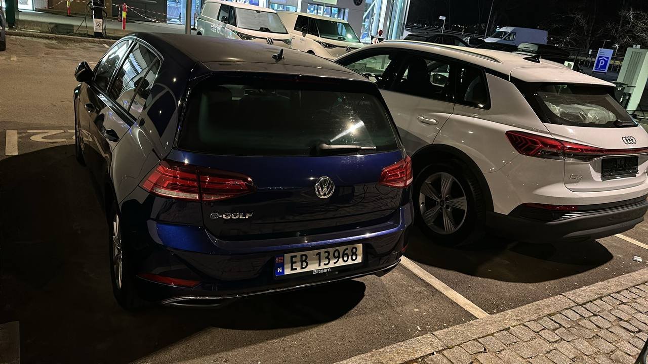 Фото - Volkswagen E-Golf #6