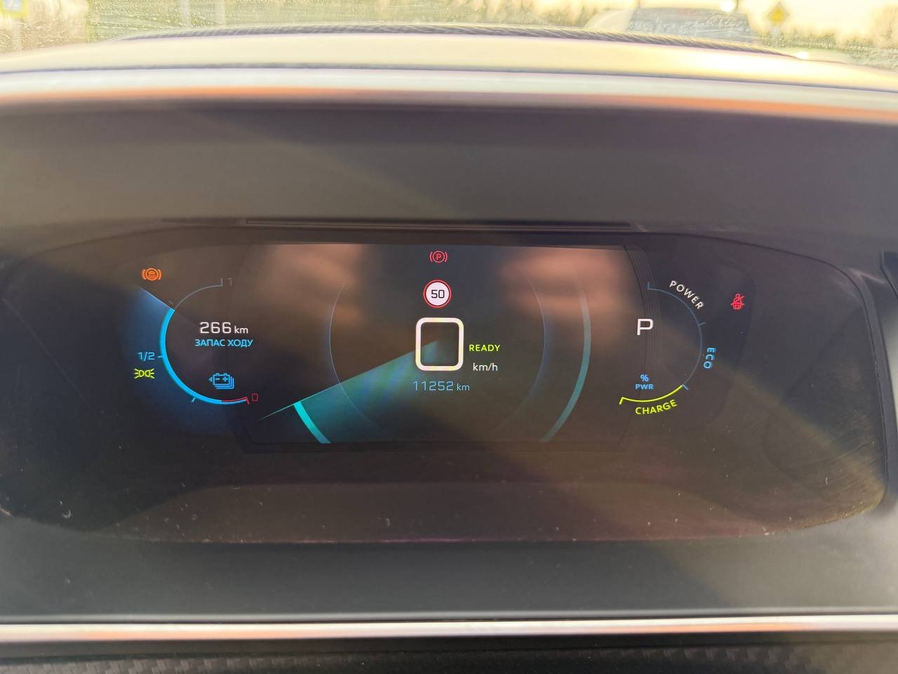 Фото - Peugeot e-208 #6