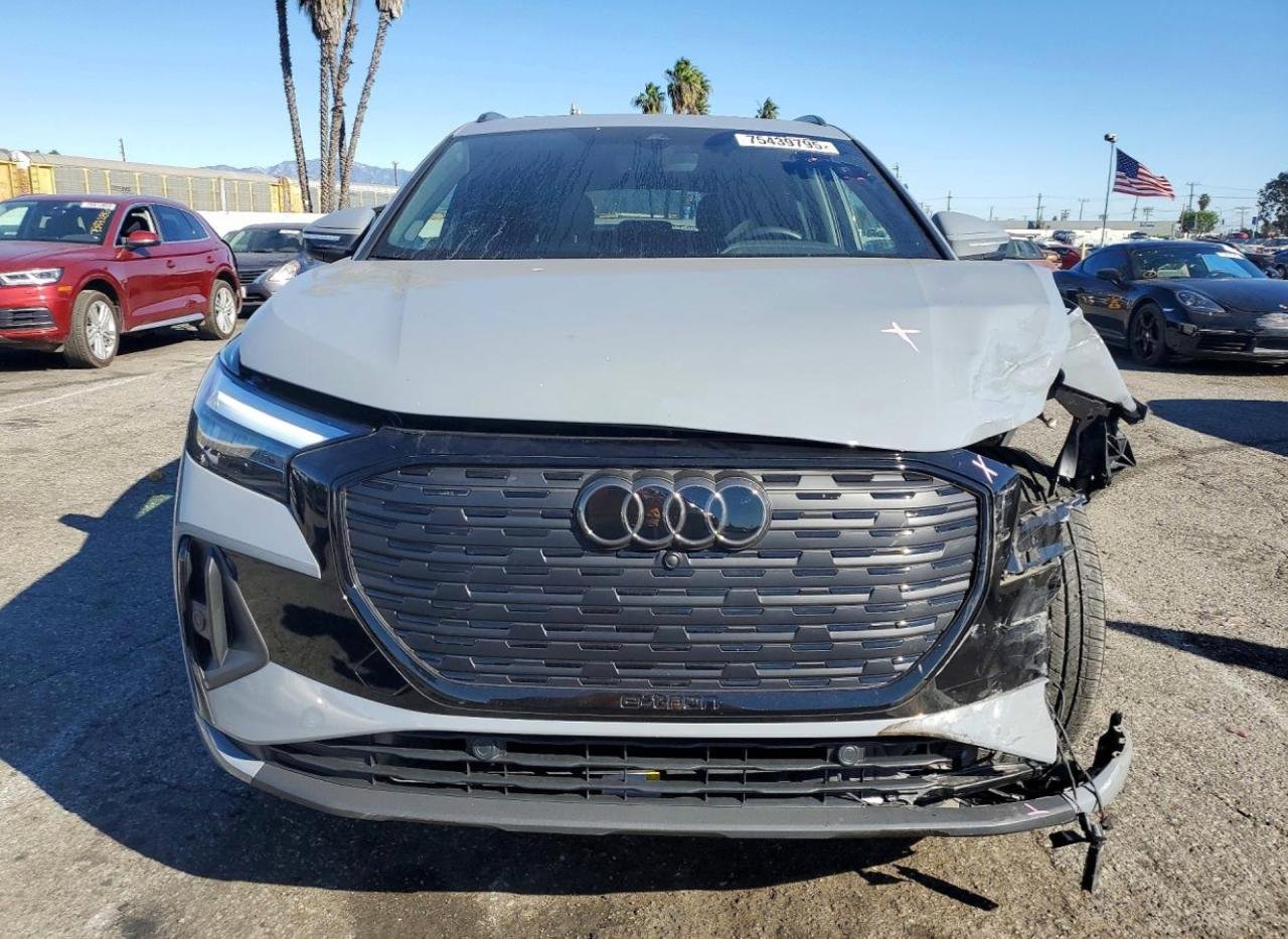 Фото - Audi Q4 e-tron #2