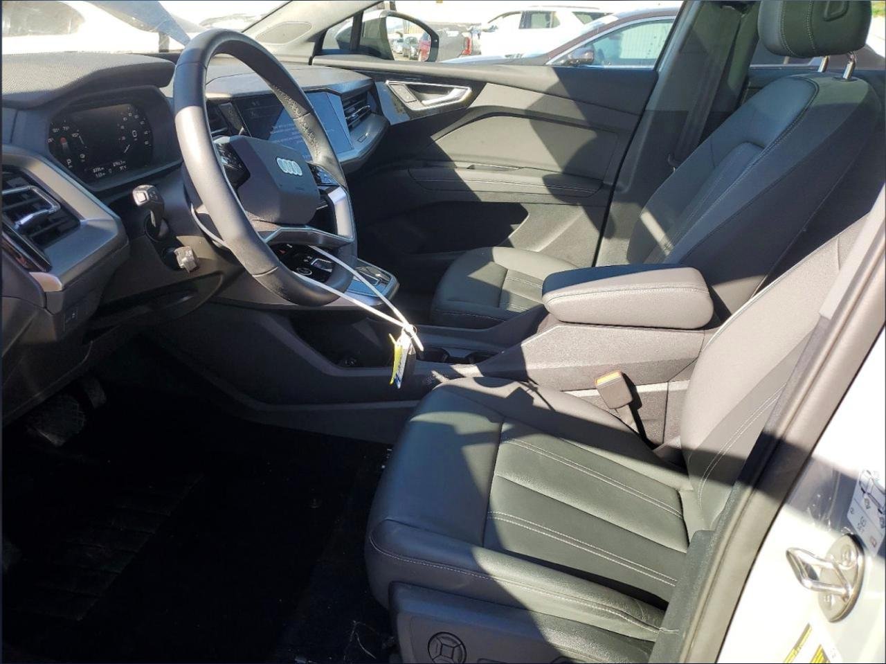 Фото - Audi Q4 e-tron #11