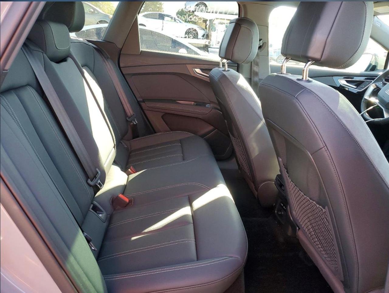 Фото - Audi Q4 e-tron #9