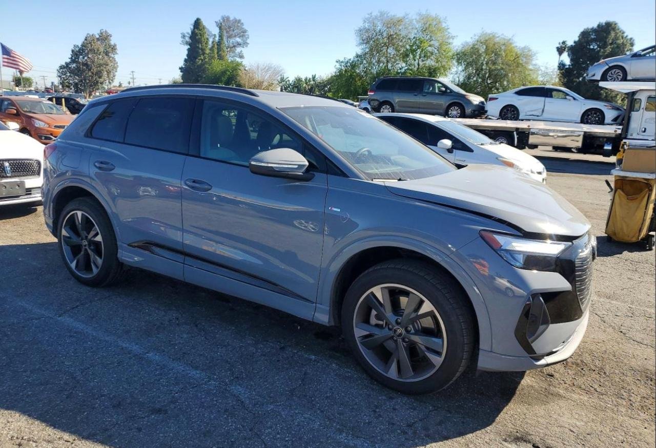Фото - Audi Q4 e-tron #3