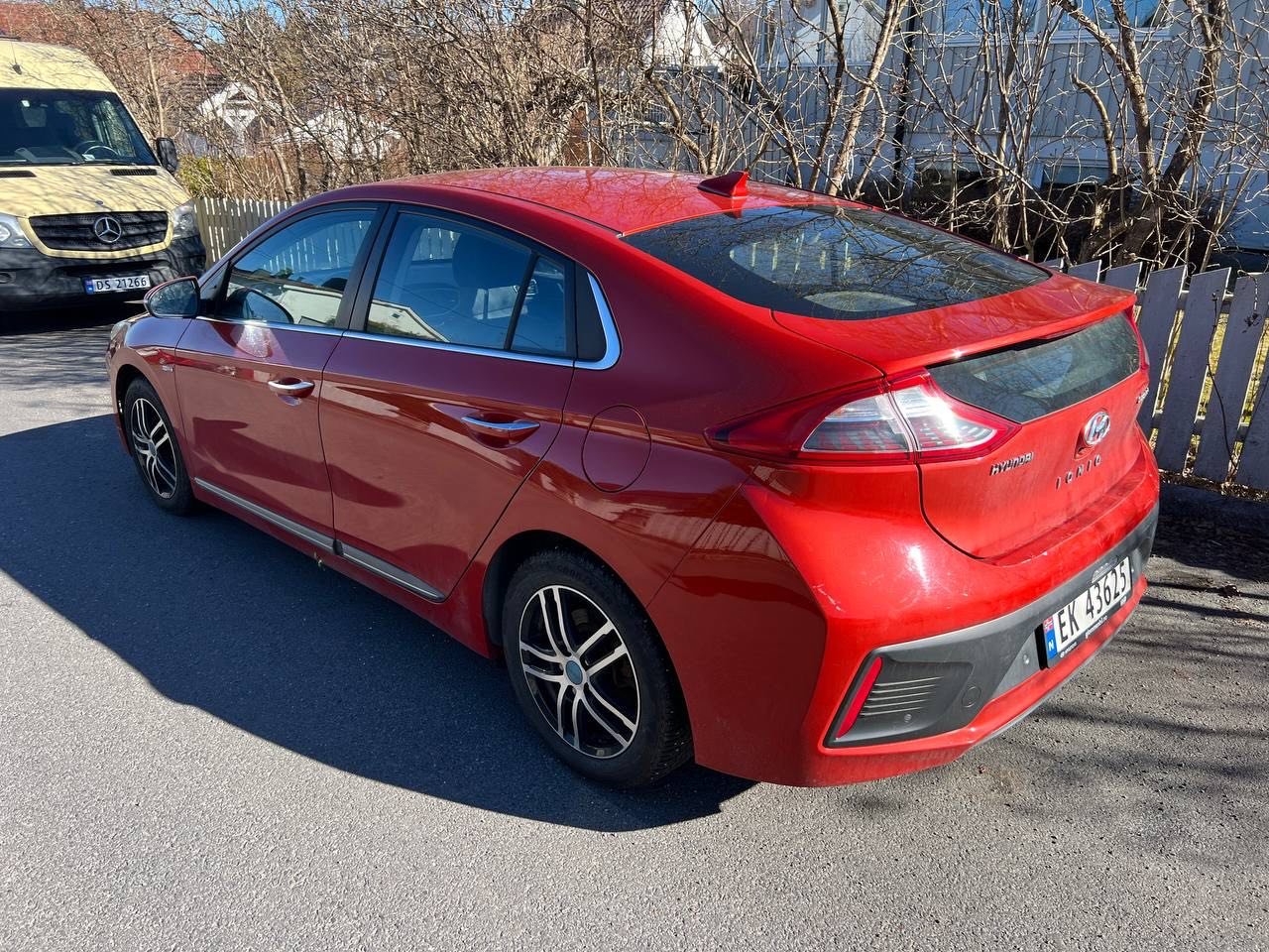Фото - Hyundai IONIQ #2