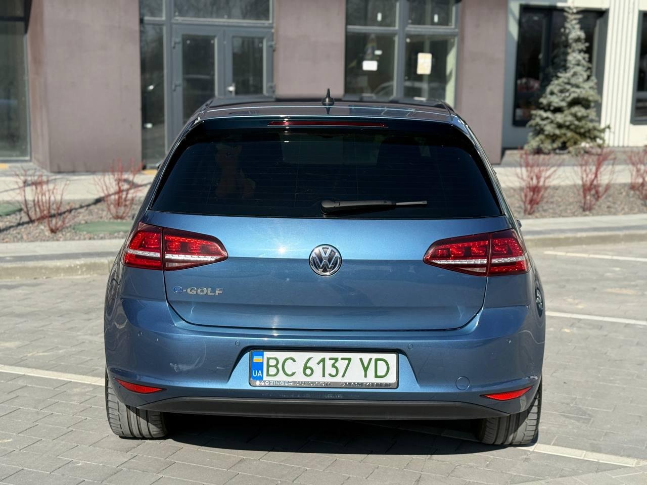 Фото - Volkswagen E-Golf #5