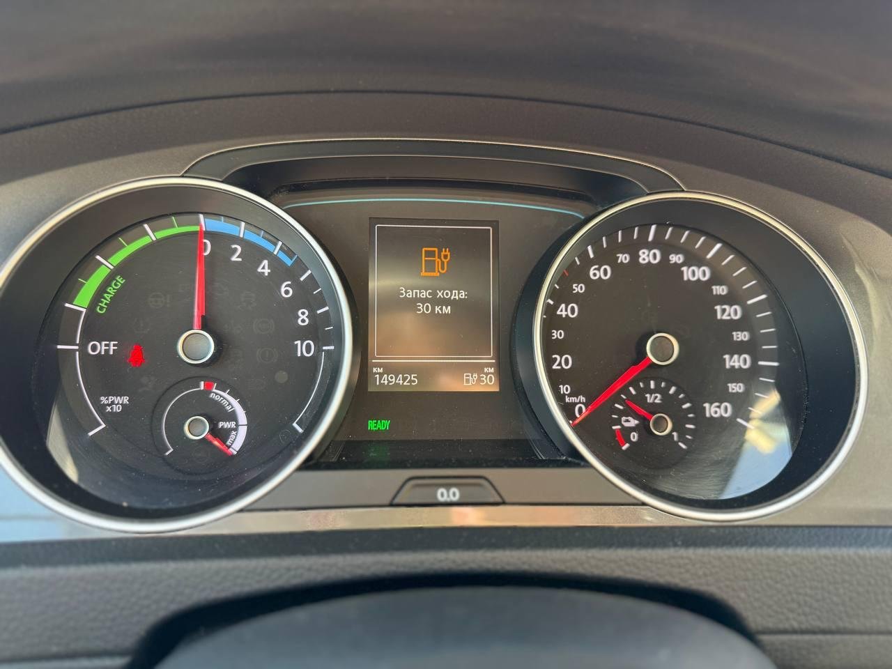 Фото - Volkswagen E-Golf #8