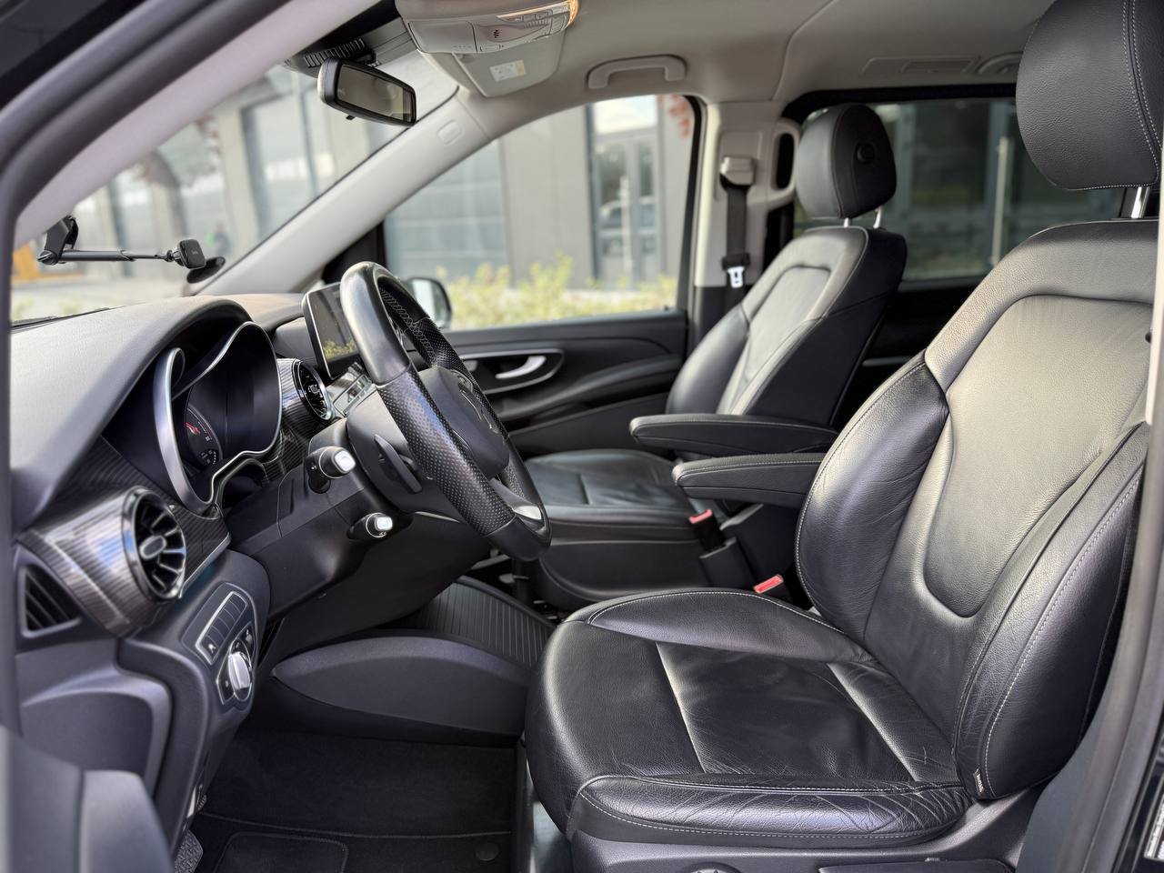 Фото - Mercedes-Benz EQV #9