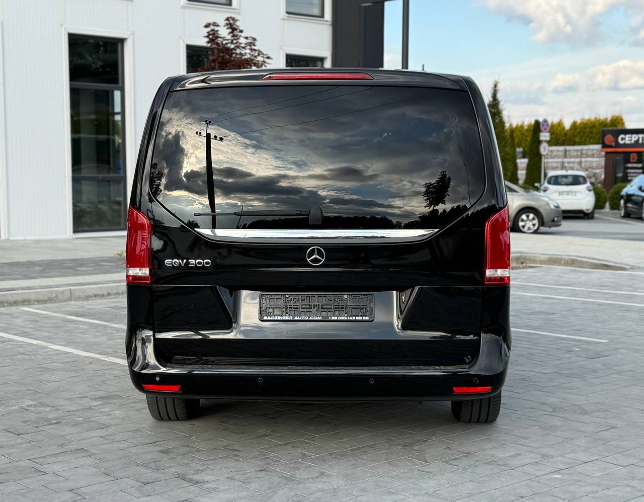Фото - Mercedes-Benz EQV #5