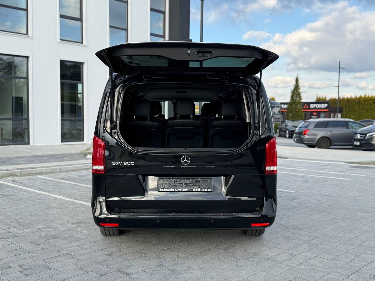 Фото - Mercedes-Benz EQV #8