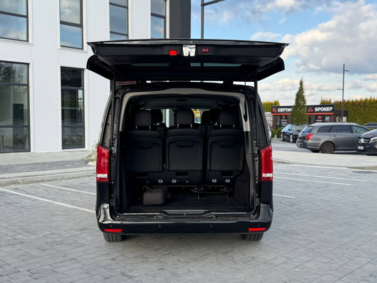 Фото - Mercedes-Benz EQV #13