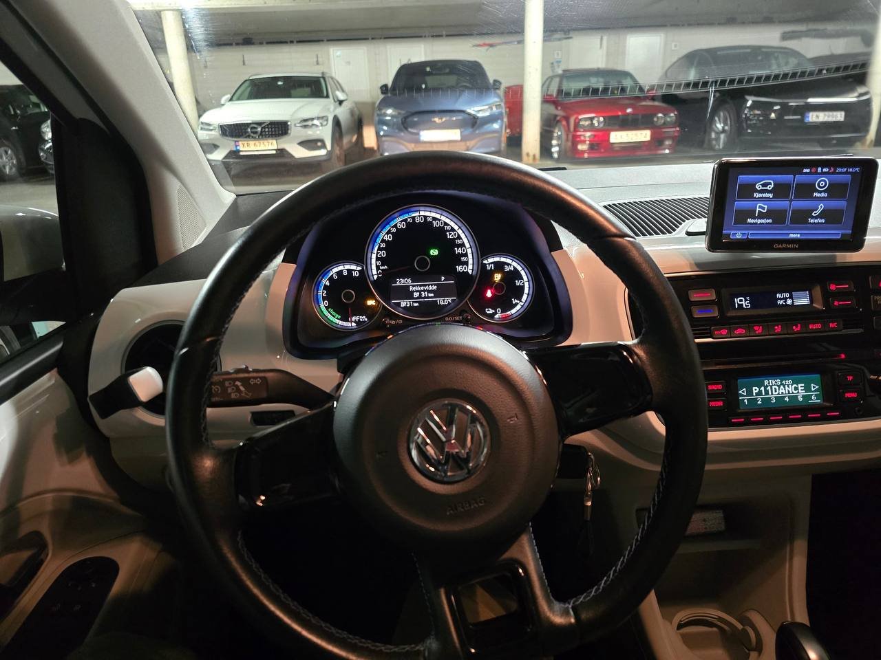 Фото - Volkswagen up! #7
