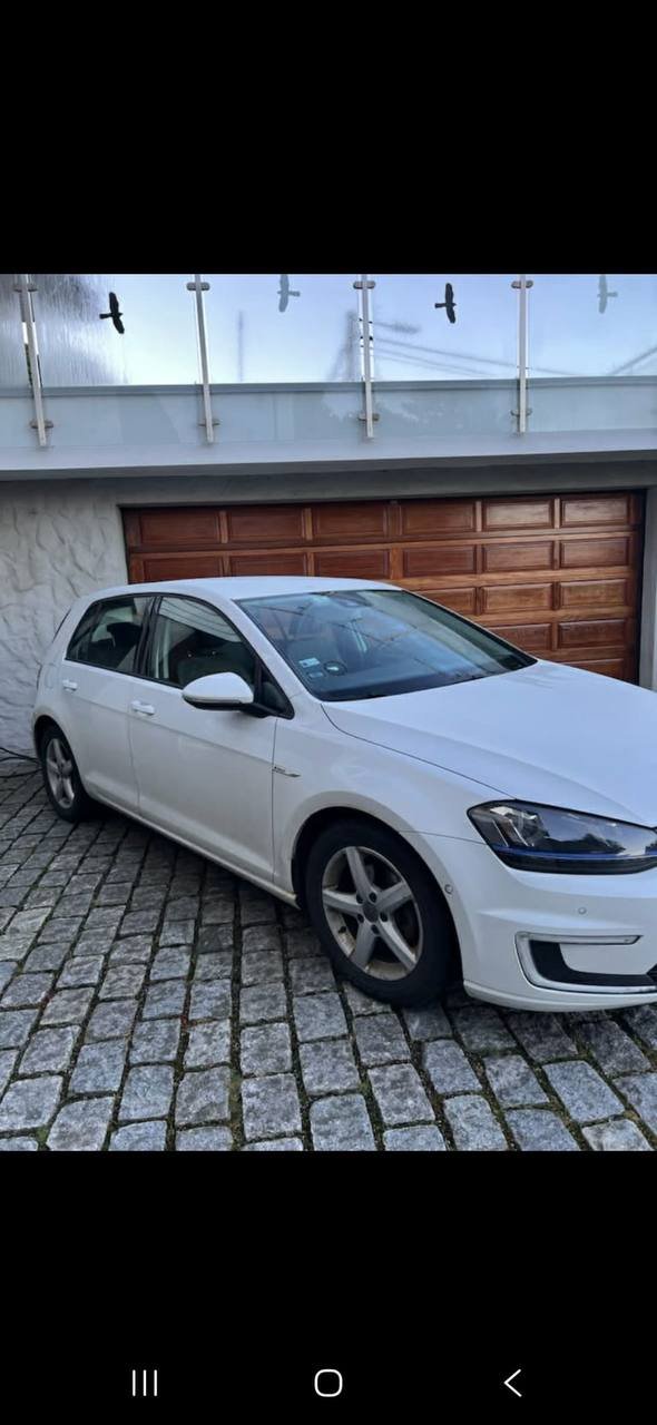 Фото - Volkswagen E-Golf #3