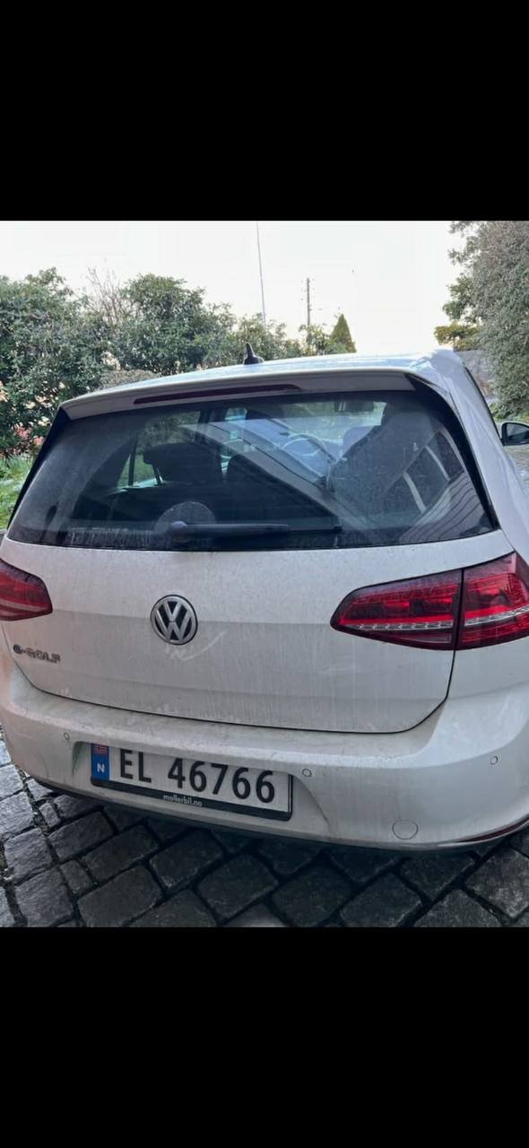 Фото - Volkswagen E-Golf #4