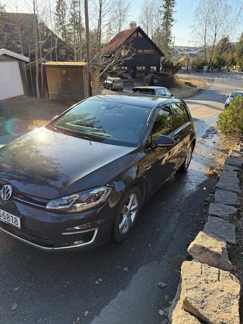 Фото - Volkswagen E-Golf #2