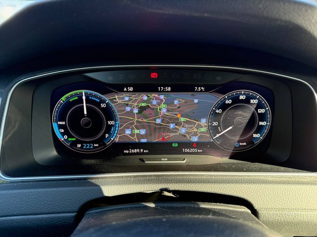 Фото - Volkswagen E-Golf #6