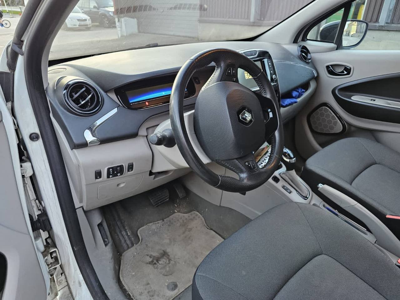 Фото - Renault ZOE #7