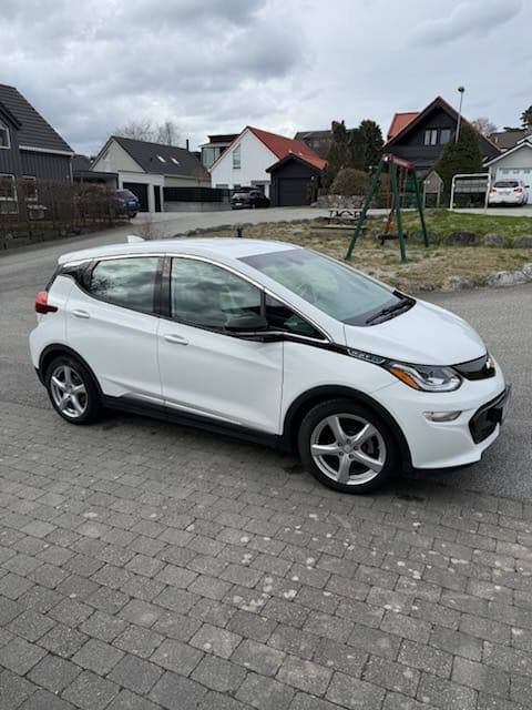 Фото - Chevrolet Bolt Ev #3