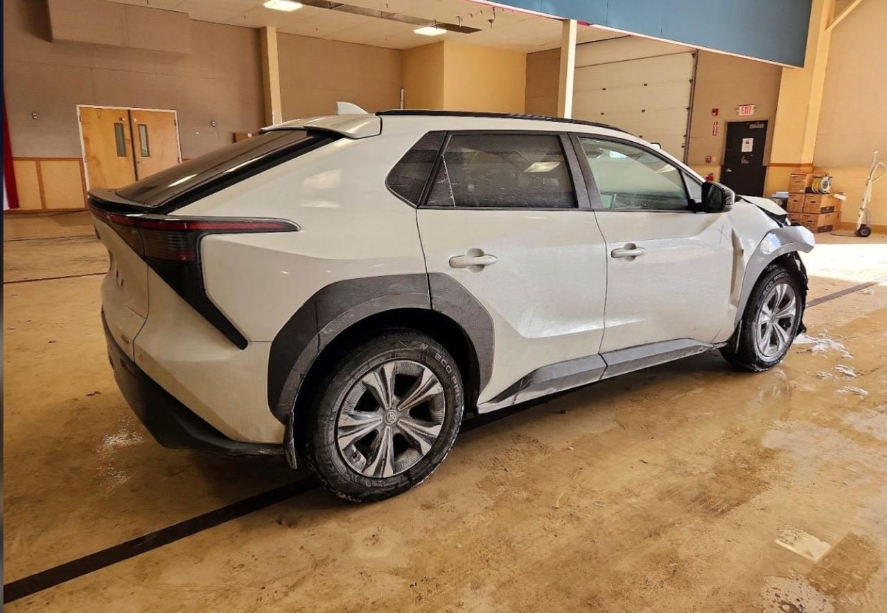 Фото - Toyota bZ4X #3