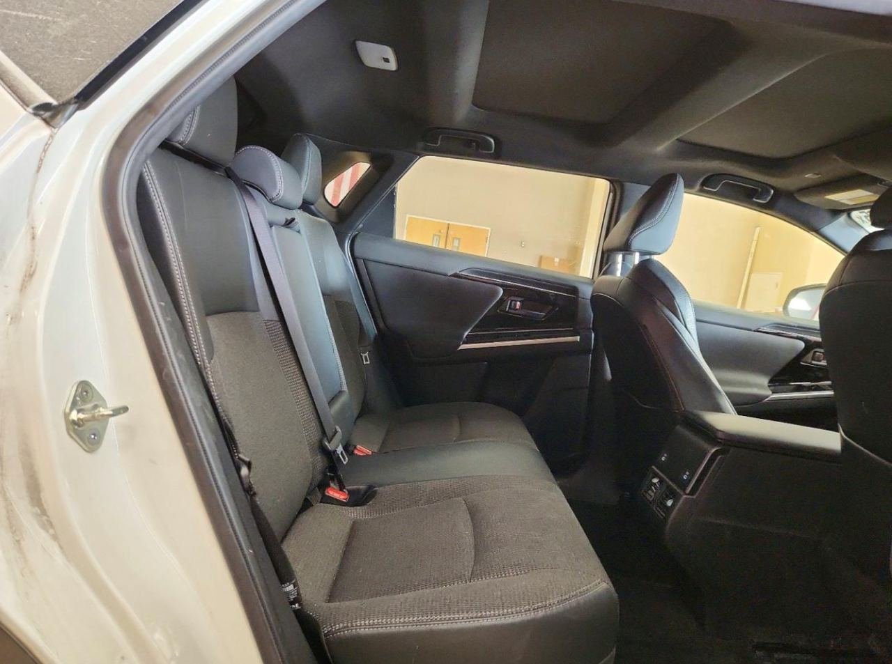 Фото - Toyota bZ4X #7