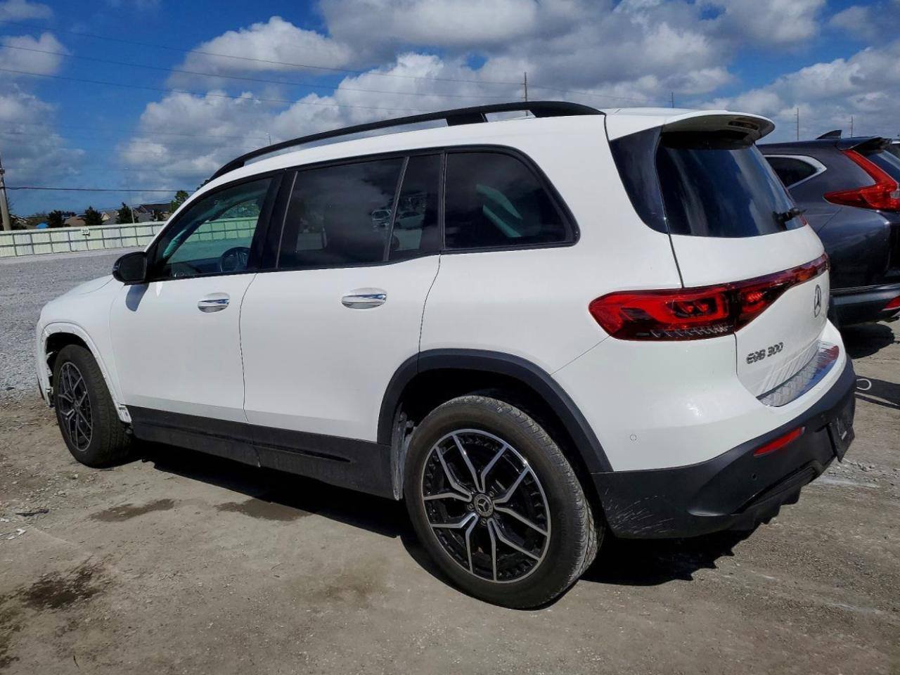 Фото - Mercedes-Benz EQB #4