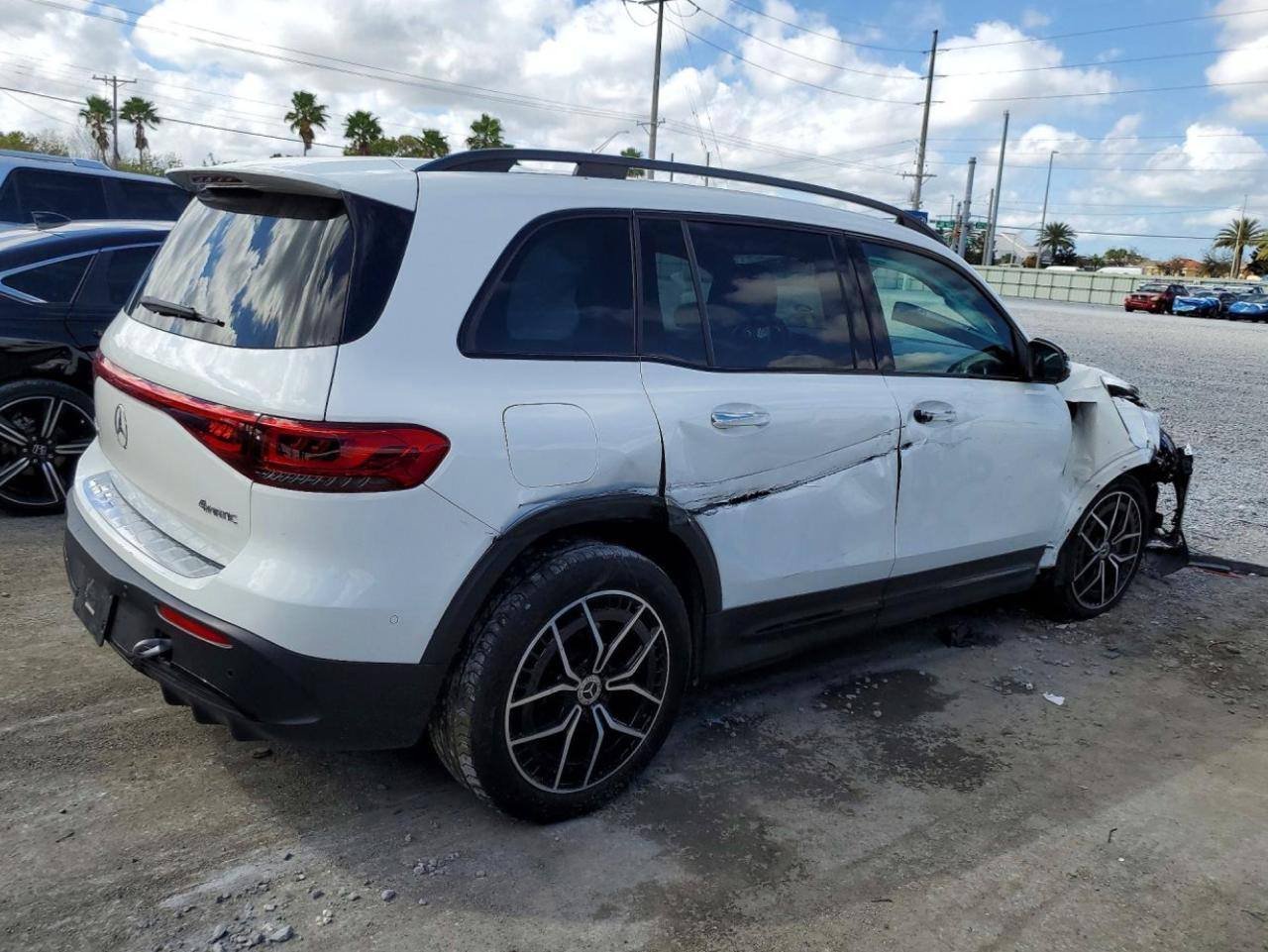 Фото - Mercedes-Benz EQB #6