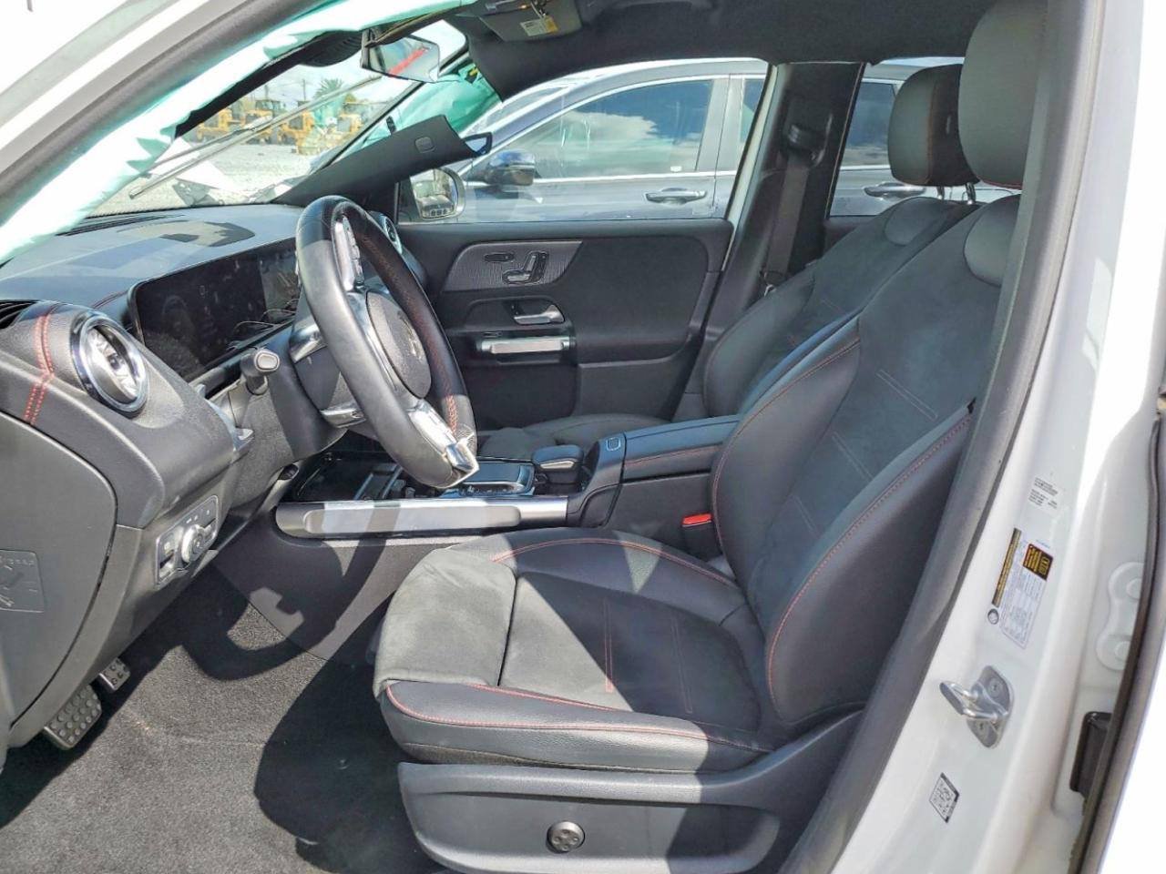 Фото - Mercedes-Benz EQB #8