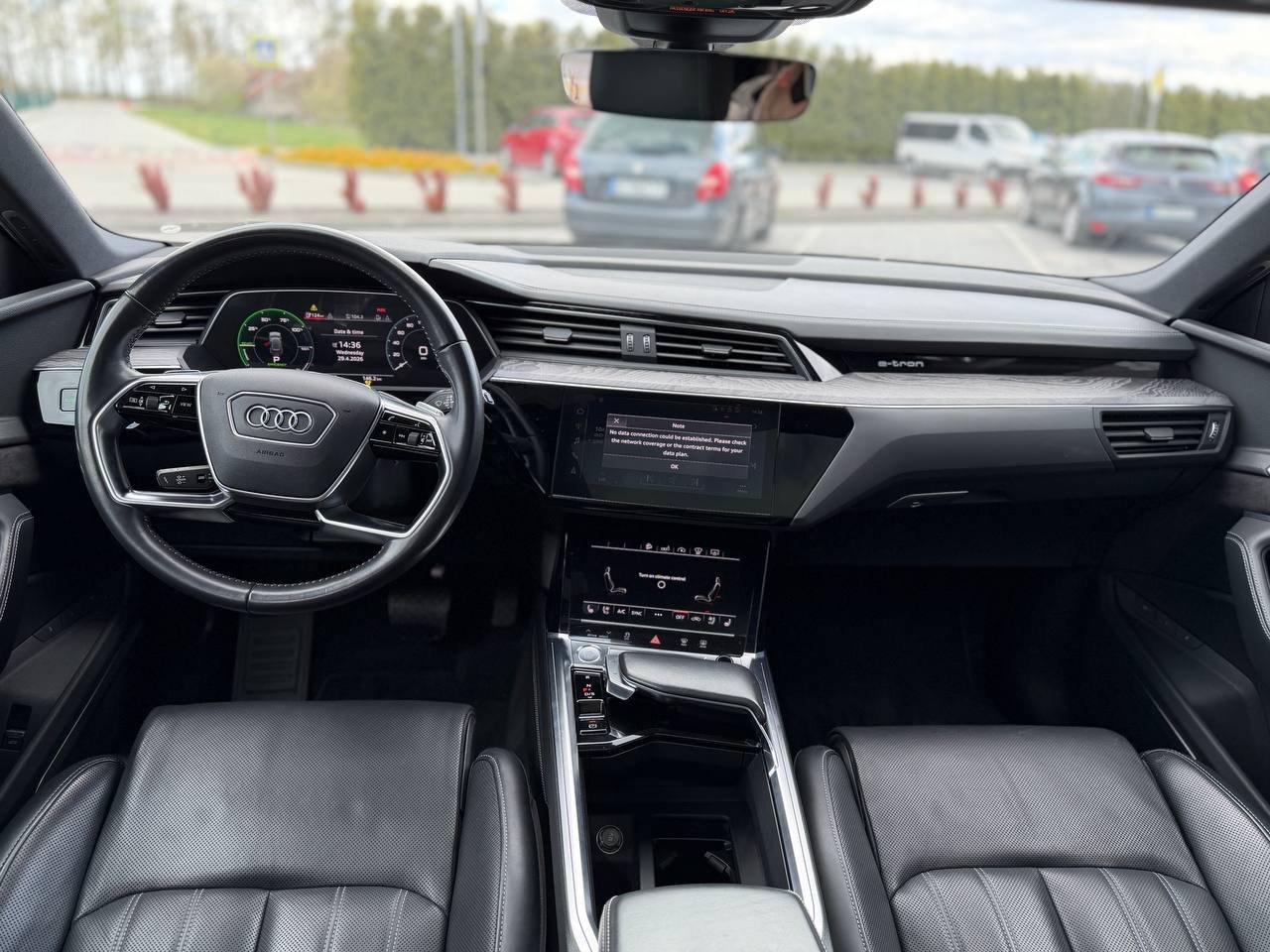 Фото - Audi E-tron #11