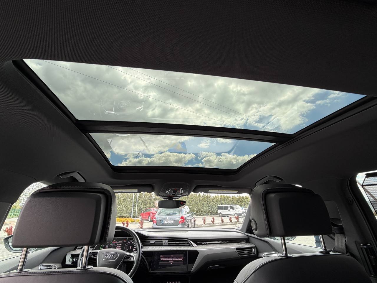 Фото - Audi E-tron #14