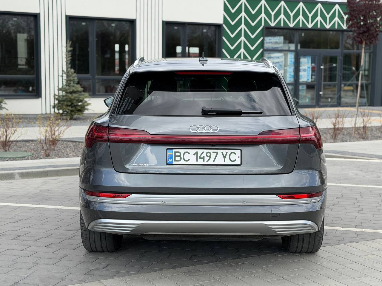 Фото - Audi E-tron #4