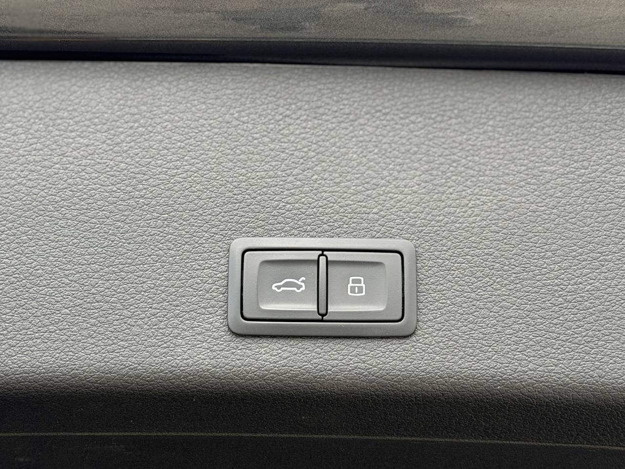 Фото - Audi E-tron #10