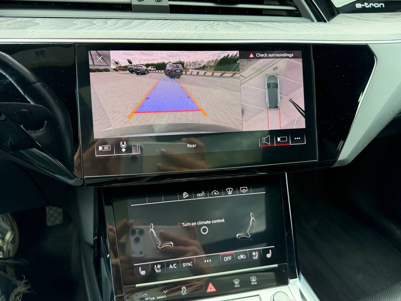 Фото - Audi E-tron #12