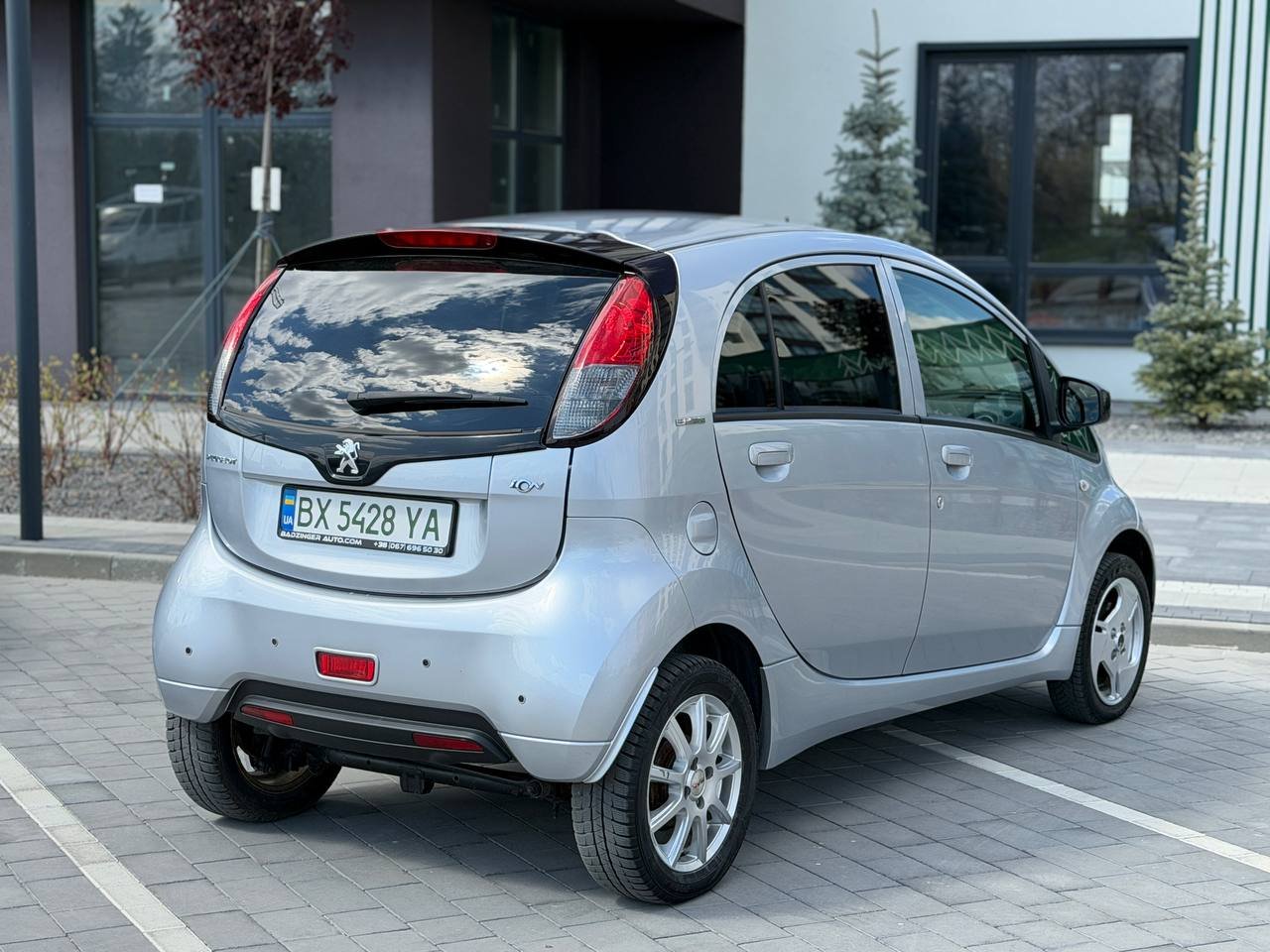Фото - Peugeot Ion #4